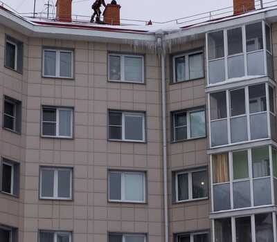 Очистка крыш от снега и наледи